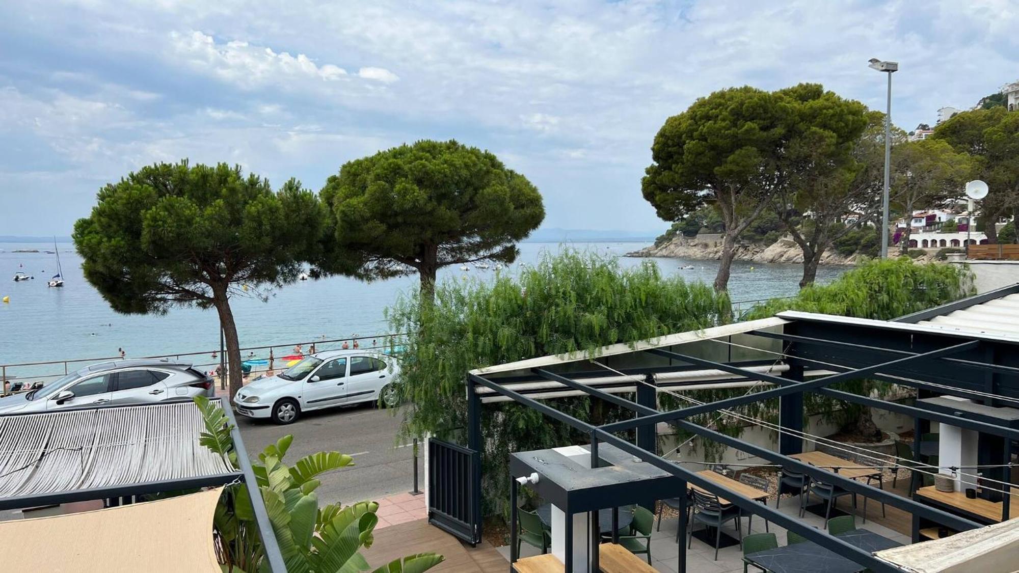 Precioso Apartamento Moderno En Primera Linea Del Mar Av-11 Roses Bagian luar foto